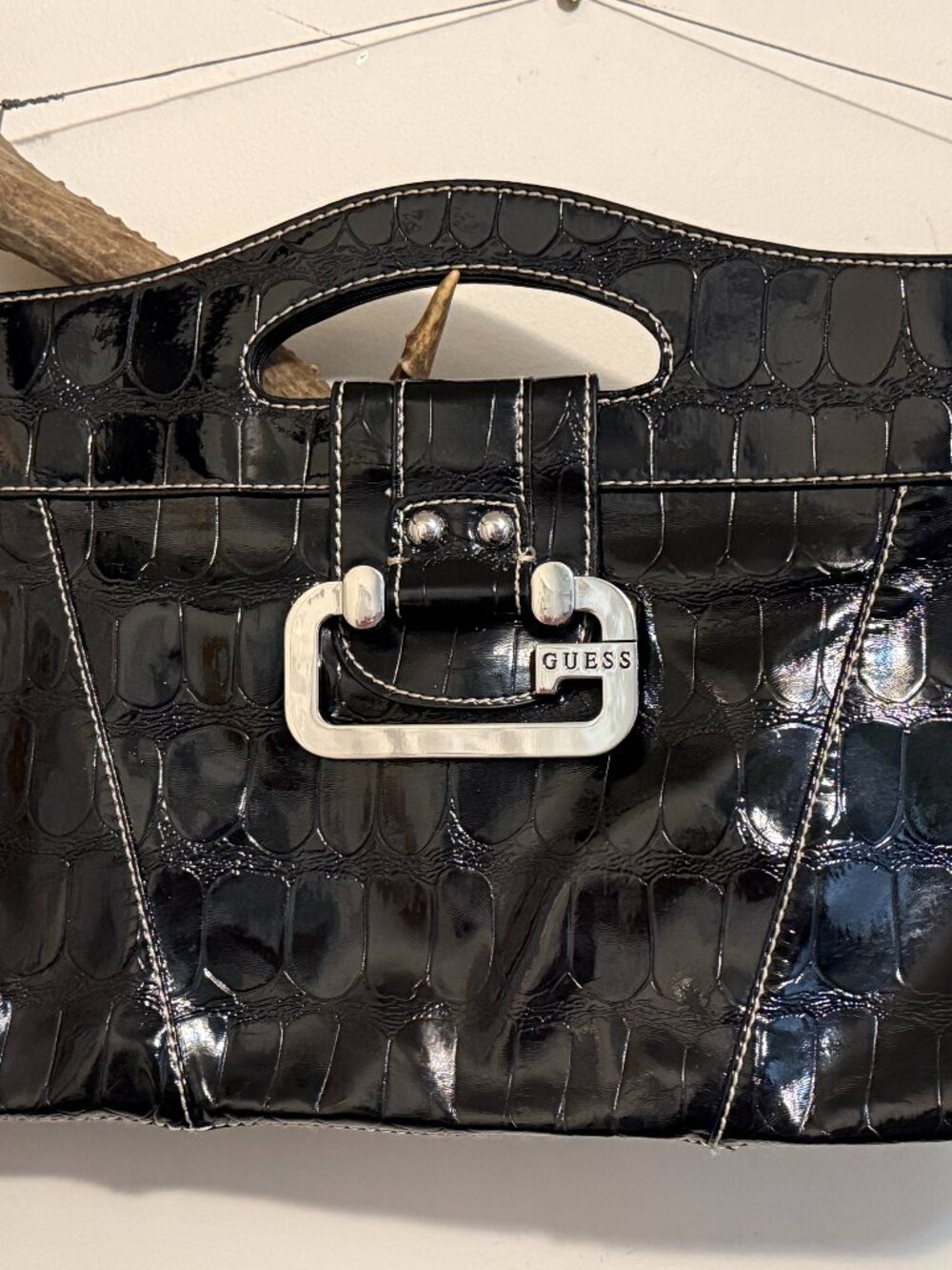 ✨Vintage Y2K GUESS Black Croc Embossed Patent Leather Statement Clutch ✨